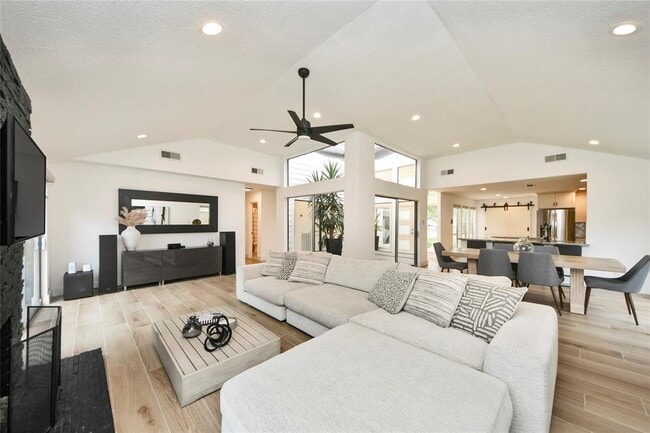 4411 Hickory Downs Dr