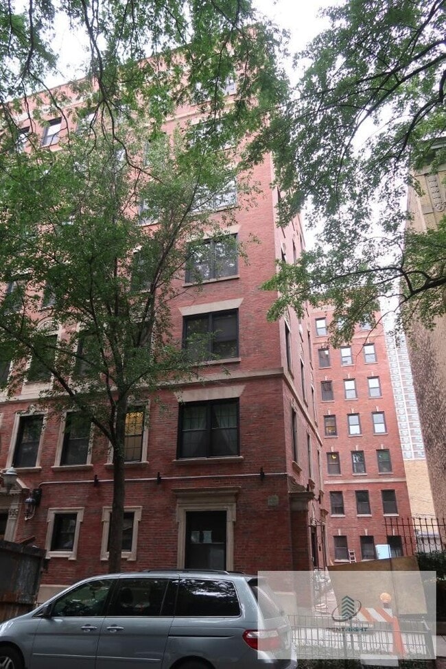 property at 426 W Briar Pl