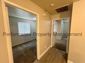3205 Fortier St in Bakersfield, CA - Foto de edificio - Building Photo