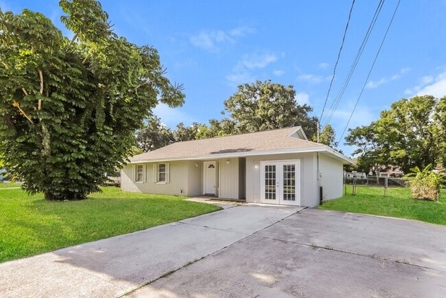 property at 1305 E Bay St