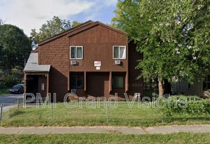 904 W Macon St in Decatur, IL - Building Photo