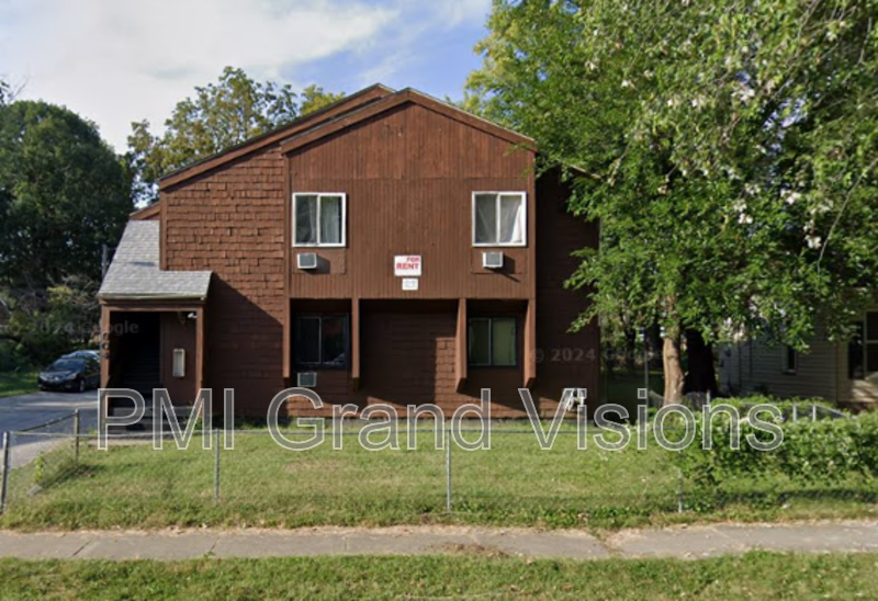 904 W Macon St in Decatur, IL - Building Photo