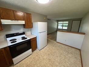 639 W Highland Ave in Wooster, OH - Building Photo - Building Photo