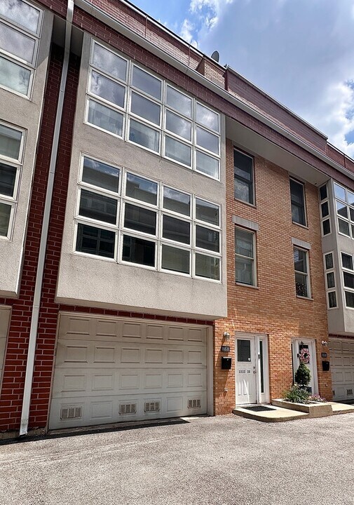 3337 W Irving Park Rd in Chicago, IL - Building Photo