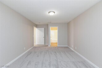 8067 Dorinda Ave in Las Vegas, NV - Building Photo - Building Photo