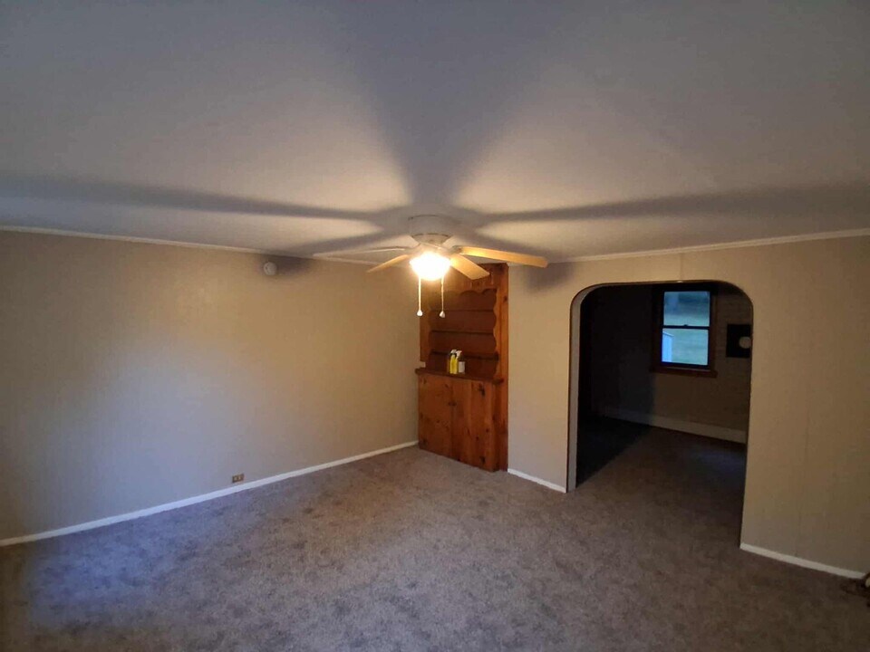 45 Railroad St in Bernhards Bay, NY - Building Photo