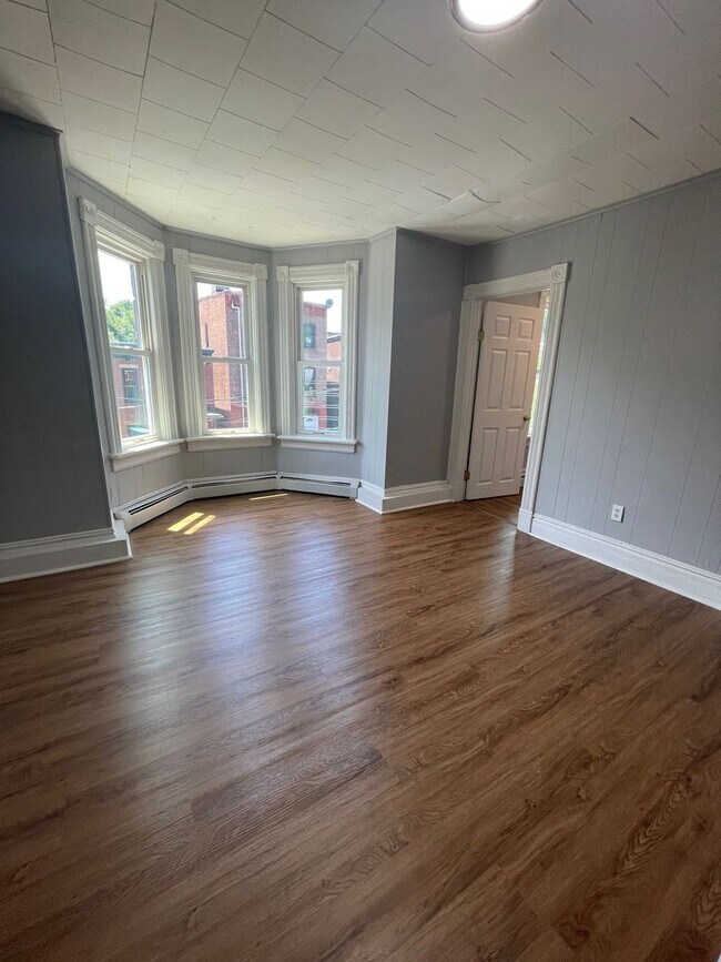 52 Benkard Ave-Unit -Unit 3 in Newburgh, NY - Building Photo - Building Photo