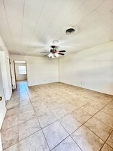 903 Lois St in Kerrville, TX - Building Photo - Building Photo