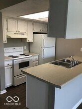 6066 S Bay Dr in Indianapolis, IN - Building Photo - Building Photo