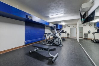 Les Tours Lakeshore in Pointe-claire, QC - Building Photo - Building Photo