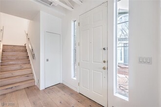 952 Coatbridge St in Las Vegas, NV - Building Photo - Building Photo