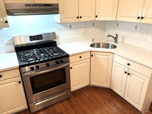 263 W 2nd St in Boston, MA - Building Photo - Building Photo