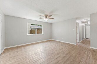 6011 Beaconridge Dr in Houston, TX - Building Photo - Building Photo