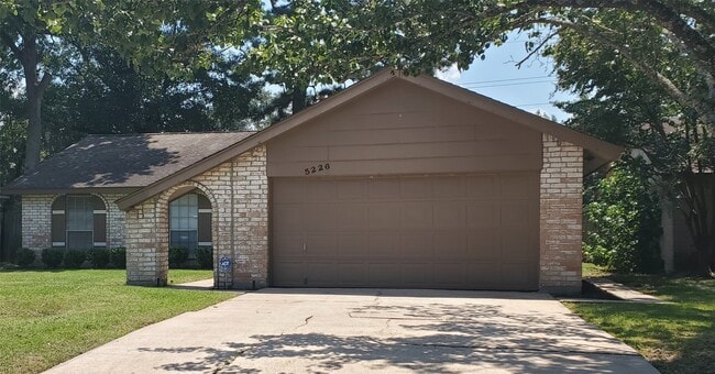 5226 Moonshadows Dr in Humble, TX - Building Photo - Building Photo