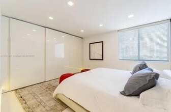 1658 Bay Rd, Unit 706 in Miami Beach, FL - Building Photo - Building Photo