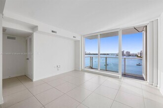 910 West Ave, Unit 1520 in Miami Beach, FL - Building Photo - Building Photo