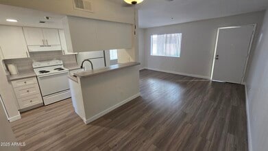 12123 W Bell Rd in Surprise, AZ - Building Photo - Building Photo