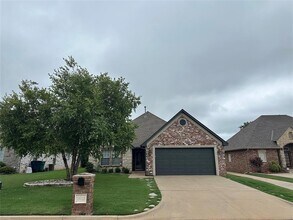 15713 Traditions Blvd in Edmond, OK - Foto de edificio - Building Photo