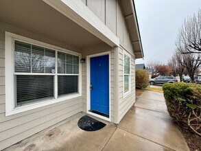 3427 SW Indian Pl in Redmond, OR - Building Photo - Building Photo