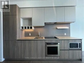 950-3950 Portage Pkwy in Vaughan, ON - Building Photo - Building Photo