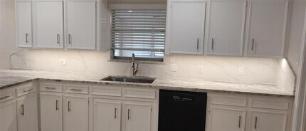 1107 Manatee Ln in Houston, TX - Building Photo - Building Photo
