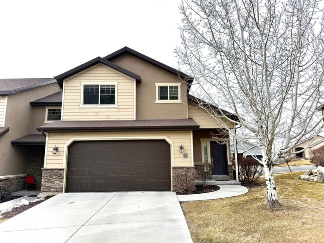 property at 822 S Aspen Wy