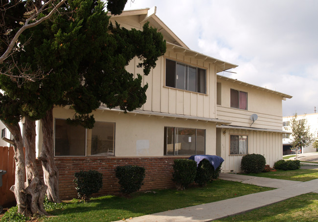 641 Warne St in La Habra, CA - Foto de edificio - Building Photo