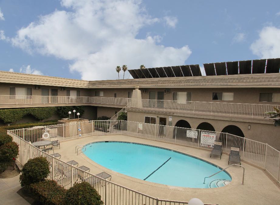 Renaissance Park in Anaheim, CA - Foto de edificio