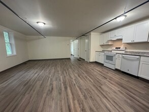 191 E Housatonic St in Dalton, MA - Building Photo - Building Photo