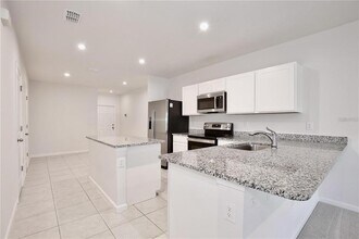 421 Sedgewick Dr in Davenport, FL - Building Photo - Building Photo