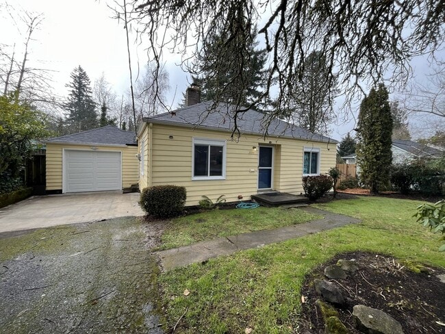 2844 SW Custer St in Portland, OR - Building Photo - Building Photo