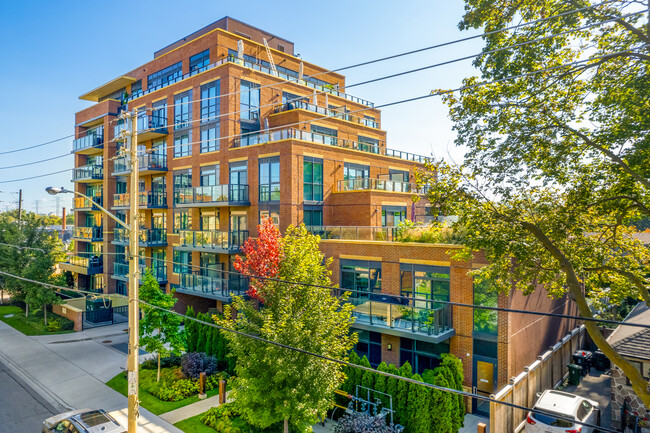 Leaside Manor in Toronto, ON - Building Photo - Building Photo