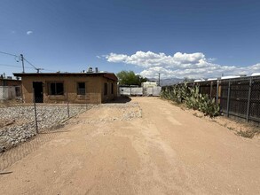 5709 E 26th St in Tucson, AZ - Foto de edificio - Building Photo