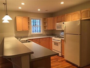 685 Garibaldi St SW in Atlanta, GA - Foto de edificio - Building Photo