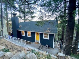 23870 Lakeview Dr in Crestline, CA - Building Photo
