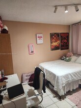 2498 SW 17th Ave in Miami, FL - Building Photo - Building Photo