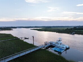 157 Dune Rd in Quogue, NY - Building Photo - Building Photo