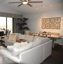 4885 Sandyland Rd, Unit 2 in Carpinteria, CA - Foto de edificio - Building Photo