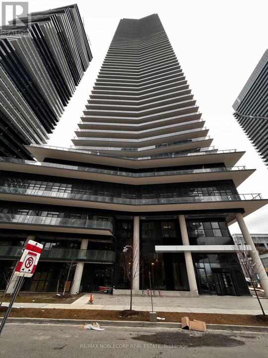 38-738 Annie Craig Dr in Toronto, ON - Building Photo