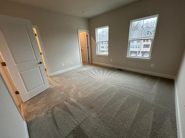 3503 Carnaby St in Hyattsville, MD - Foto de edificio - Building Photo