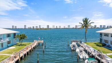 117 Lehane Terrace in North Palm Beach, FL - Building Photo - Building Photo