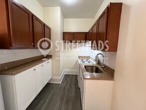 2 Ware St, Unit 303 in Cambridge, MA - Building Photo - Building Photo