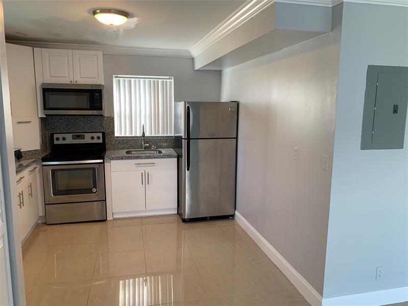 2342 Wilson St in Hollywood, FL - Building Photo