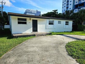 10680 SW 4th St in Miami, FL - Building Photo