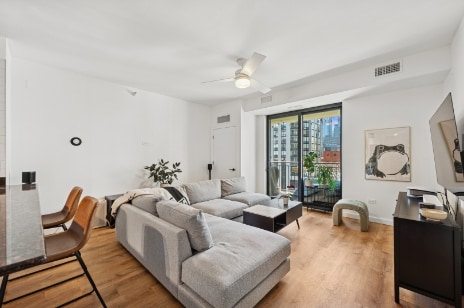 451 W Huron St, Unit 1011 in Chicago, IL - Building Photo - Building Photo