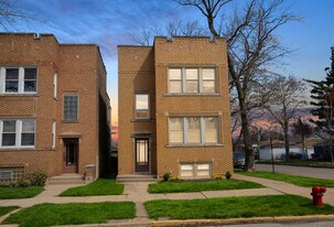 5200 W Winona St in Chicago, IL - Building Photo