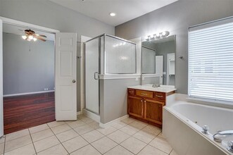 7657 Ravenhill Dr in Frisco, TX - Foto de edificio - Building Photo