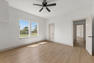 402 E Charles St in Riesel, TX - Building Photo - Building Photo