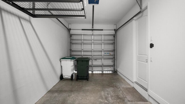 6919 Pines Cir in Coconut Creek, FL - Building Photo - Building Photo