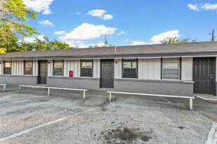 1585 N Mill St in Lewisville, TX - Building Photo
